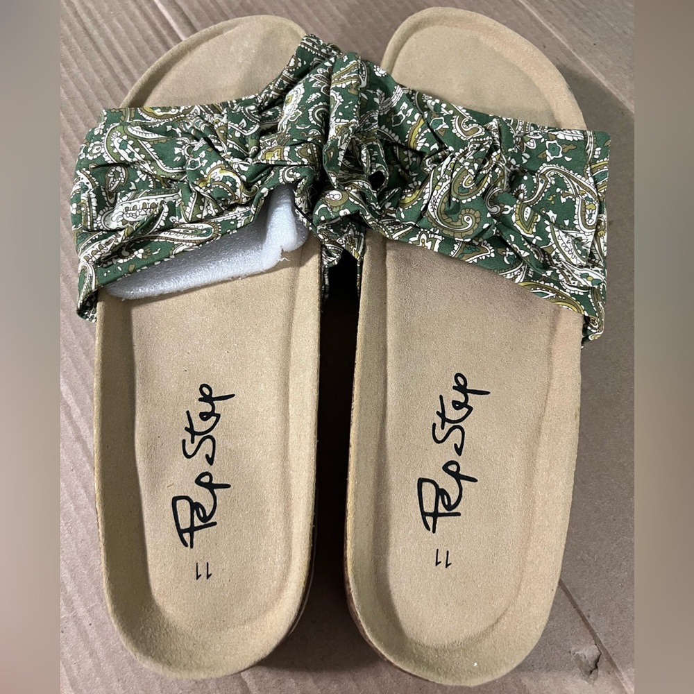 PepStep Green Paisley Women's Sandals size 11 NWT